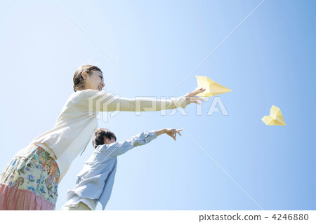 A couple that fly paper airplane 4246880