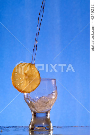 Water and lemon 4249232