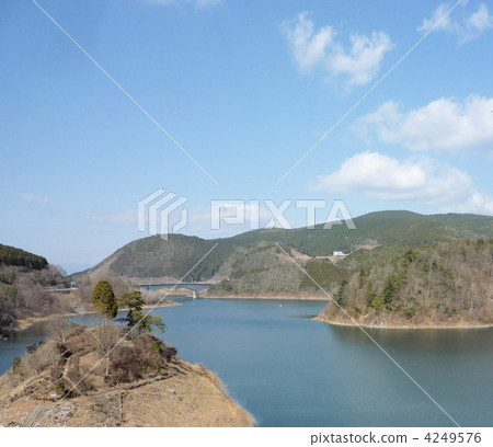 岐阜縣Ena市熱川湖 4249576