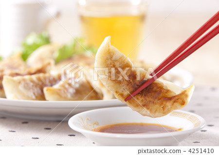 Pan-fried gyoza 4251410