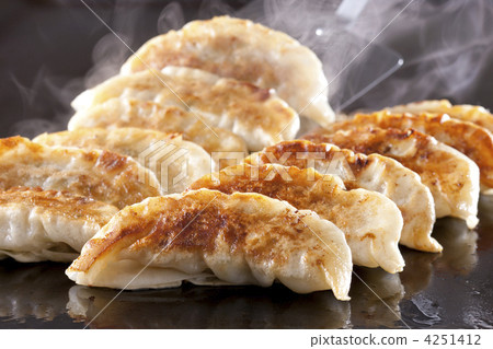 Pan-fried gyoza 4251412