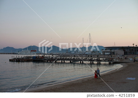 Pier in Cannes, South France 4251859