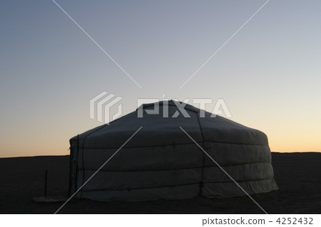Dusk and gels in the Gobi desert 4252432
