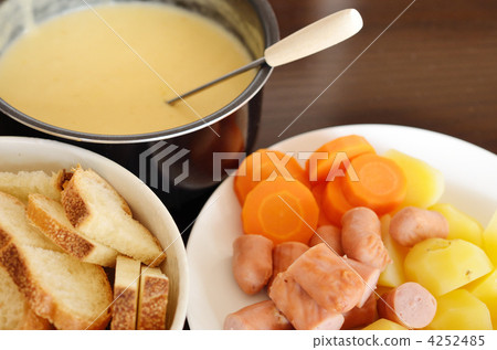 cheese fondue  4252485