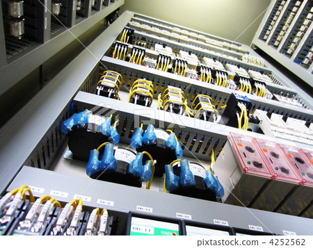 Complex electronic circuit 4252562