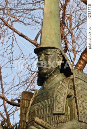 “Maeda Toshinori”的前田雕像(高岡縣高岡市古城公園/高岡市) “Maeda Toshinori”的前田雕像(高岡縣高岡市古城公園/高岡市) 4252736