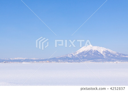 Iwakiyama and the Shirakami Mountains Iwakiyama and the Shirakami Mountains 4252837