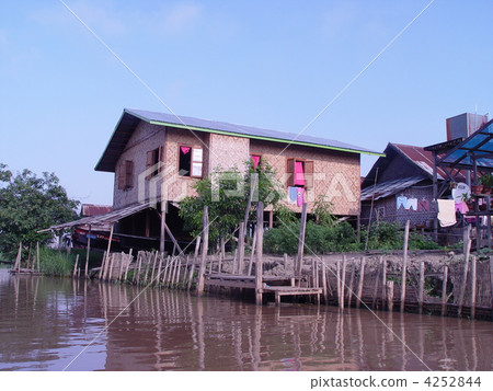 湖濱定居點（茵萊湖/緬甸） 4252844