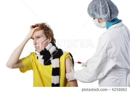 Doctor giving an injection 4258062