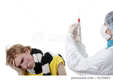 Doctor giving an injection 4258063