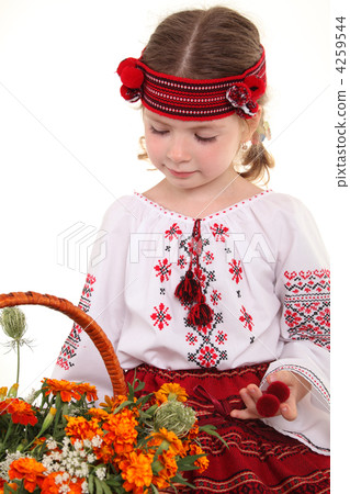 Little girl in the national Ukrainian costume Little girl in the national Ukrainian costume 4259544