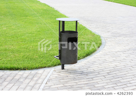 Green grass, refuse bin Green grass, refuse bin 4262393