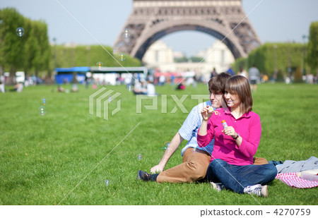 Happy young couple having a picnic and making bubbles Happy young couple having a picnic and making bubbles 4270759
