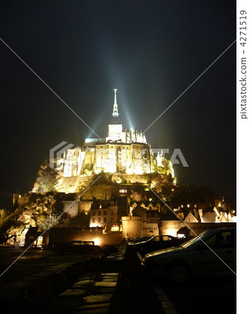 Mont Saint Michel at night Mont Saint Michel at night 4271519