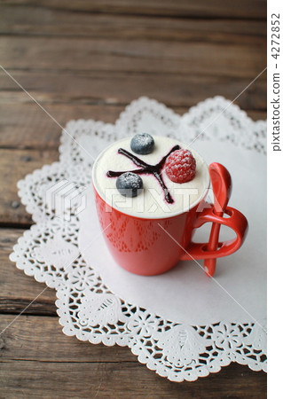 Berry-topped pudding in a red mug 4272852