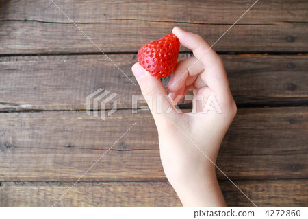 A primary school student's hand holding a strawberry 4272860