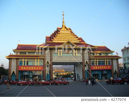 中國緬甸邊境的雲南瑞麗北河蒙古 4277074