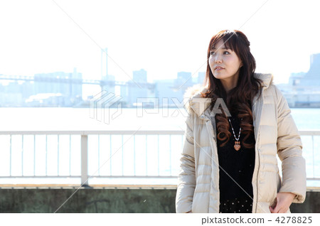 女性藍天清楚的天空拷貝空間 女性藍天清楚的天空拷貝空間 4278825