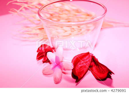 Potpourri and glass 4279091