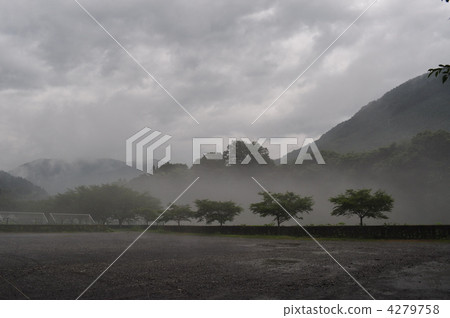 河流動的Watarase河Mizunuma駐地溫泉中心駐地 4279758