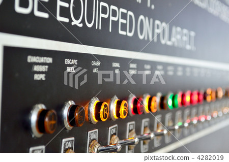 撥動開關燈 4282019