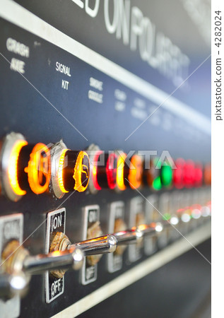 撥動開關燈 4282024