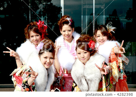 Adult ceremony (5 women) 4282398