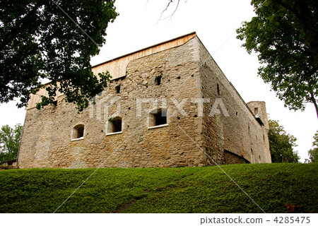 Ruins of a castle 4285475