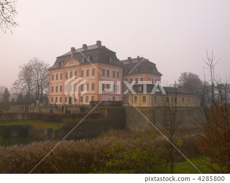 palace in mist 4285800