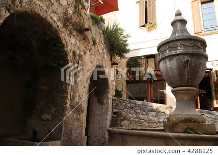 Saint Paul's fountain 4288125