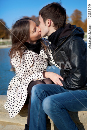 Romantic couple outdoors, kissing 4288199
