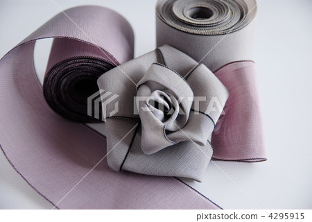 Corsage made with helicopter tatami 4295915