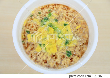 杯拉麵在3分鐘內完成 4296113