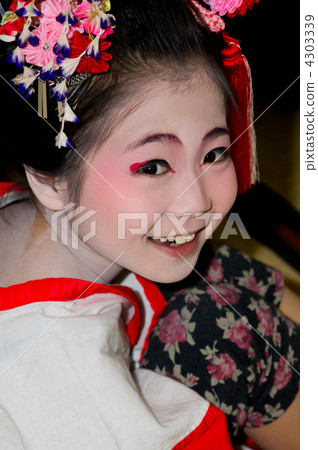 小學生穿著和服打扮 小學生穿著和服打扮 4303339