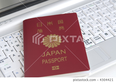 護照和鍵盤 4304421
