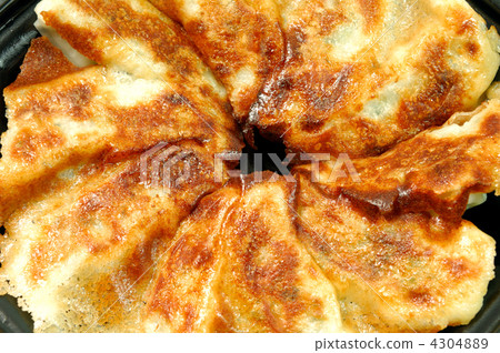 Delicious pan-fried dumplings 4304889