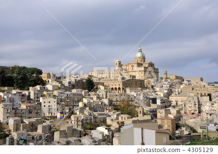 Streets of Piazza Armerina Streets of Piazza Armerina 4305129