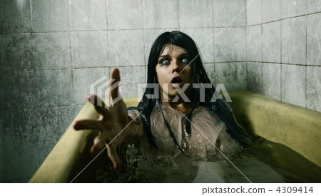 Scary girl in bath Scary girl in bath 4309414