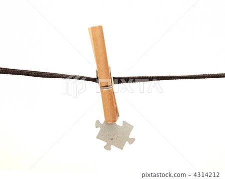 Puzzle and clothespin 4314212