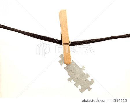 Puzzle and clothespin 4314213