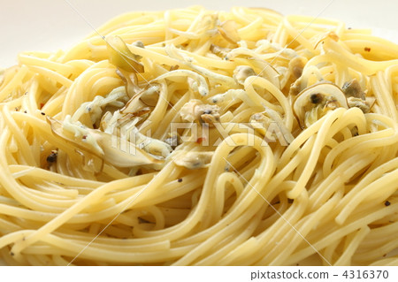 Pasta with clams, shirasu and seaweed (plum shiso flavor) Pasta with clams, shirasu and seaweed (plum shiso flavor) 4316370