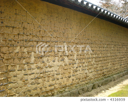 mud wall, suburb, suburban 4316939