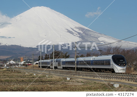 在御殿場線上有限快遞奔跑 在御殿場線上有限快遞奔跑 4317274