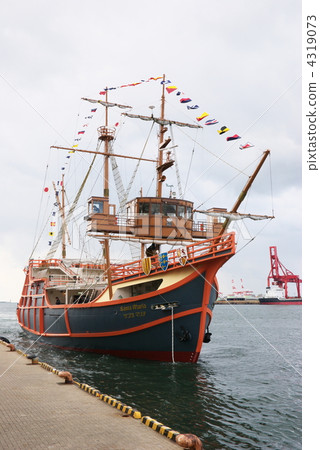 Osaka Santa Maria 4319073