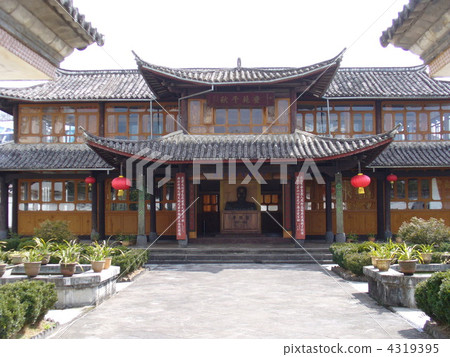 雲南省崛起的孫利根人故居 4319395