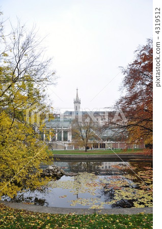 維也納霍夫堡宮皇家花園和教堂 4319512