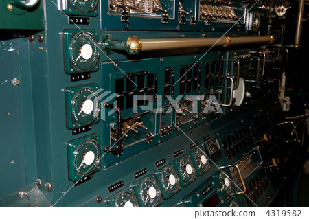 Inside of submarine 4319582