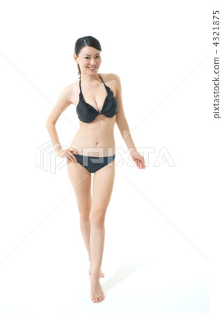 游泳衣的一個少婦 4321875