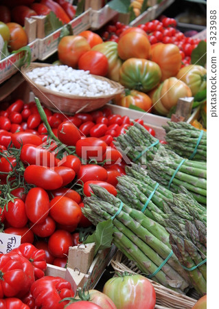 Italian grocery store 4323988