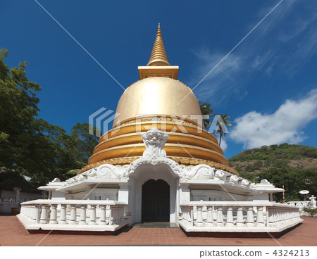 Buddhist dagoba (stupa) in Golden Temple, Dambulla, Sri Lanka 4324213